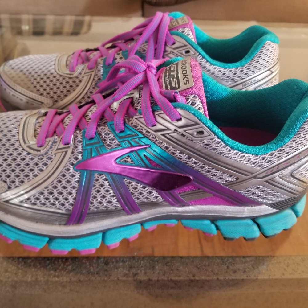Brooks Sneakers
